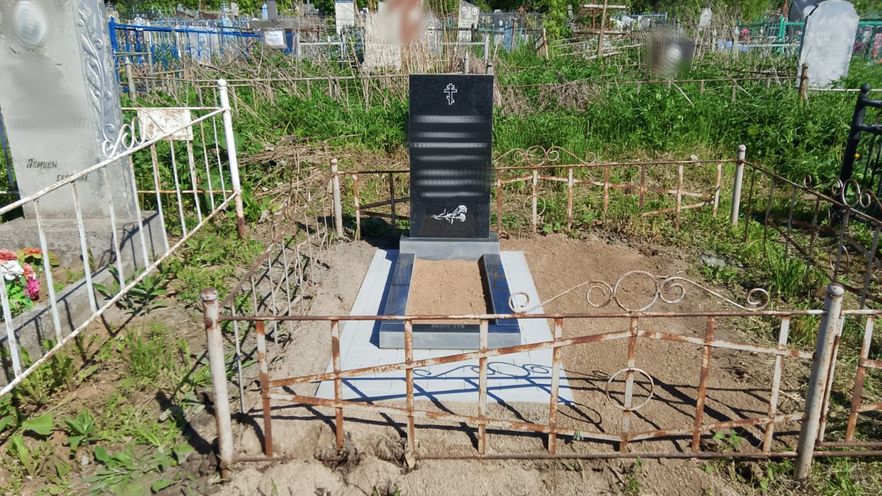 Памятник под ключ 80х40х5 с установкой на плиту в Иваново