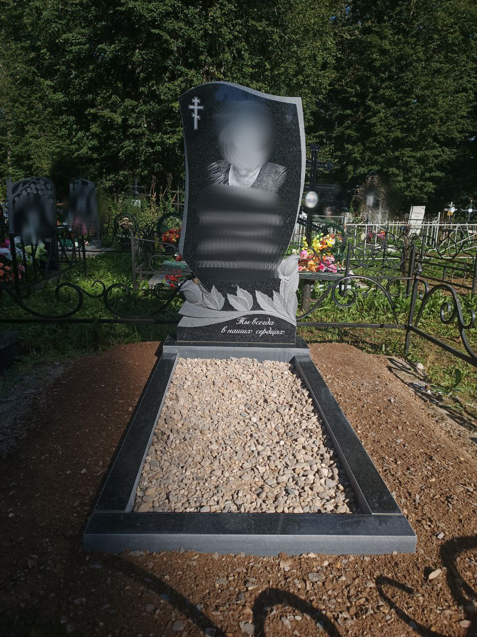 Памятник 15 с цветами